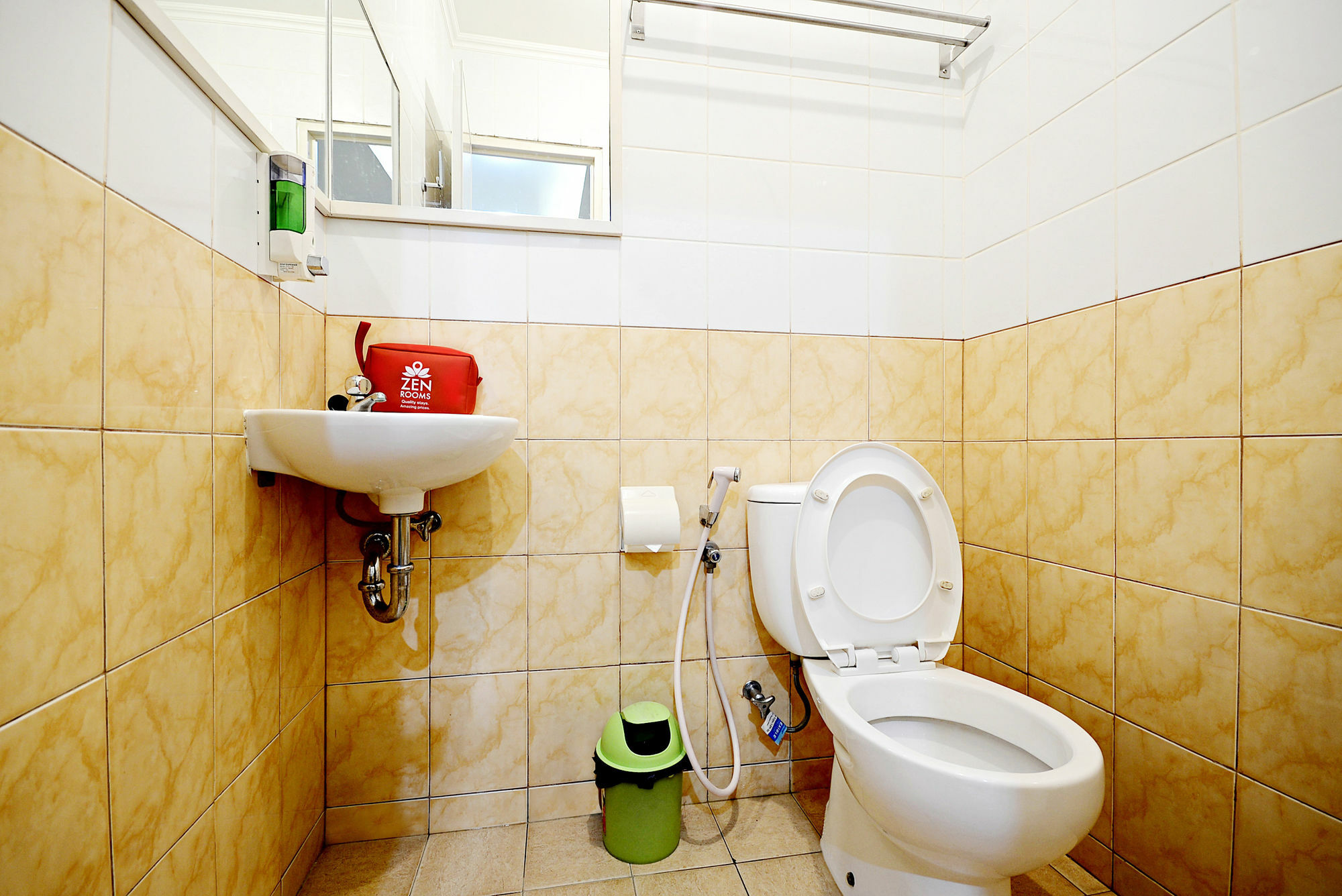 Zen Rooms Cideng Barat Jakarta Kültér fotó